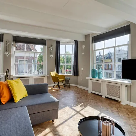 Authentic In شقة ألكمار